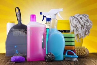 超市中的洗涤用品与文化用品 生活与学习的交汇点